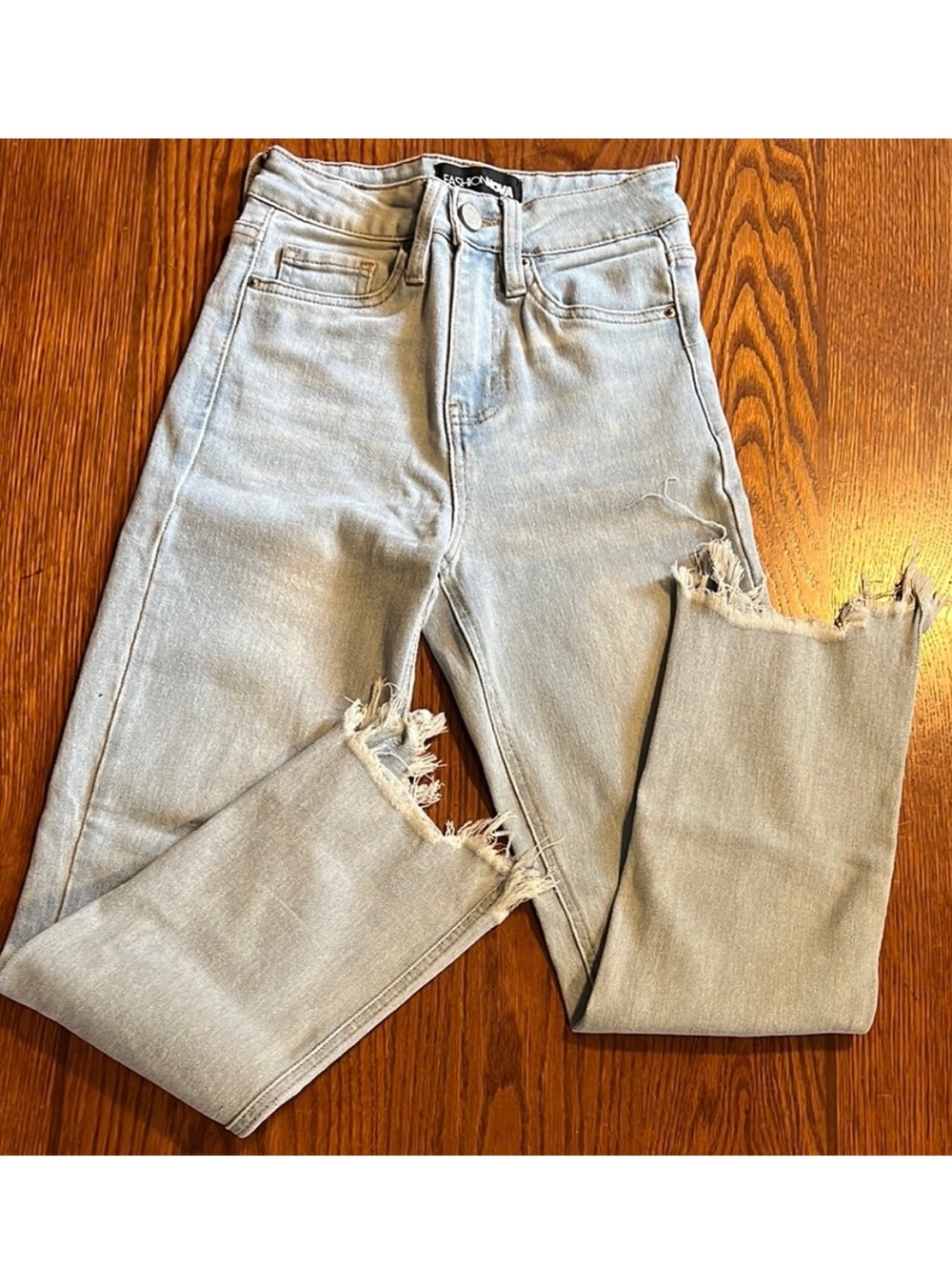 Fashion Nova • Women’s Size 0 •  Light Wash High-Rise Frayed Hem Jeans